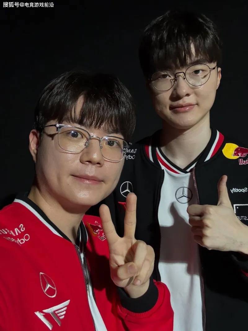 电竞豪门兄弟情！T1无畏契约选手与LOL天团合体营业
