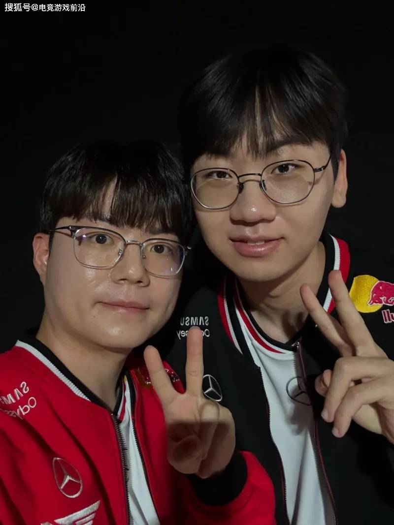 电竞豪门兄弟情!T1无畏契约选手与LOL天团合体营业