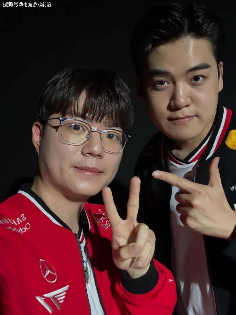 电竞豪门兄弟情!T1无畏契约选手与LOL天团合体营业