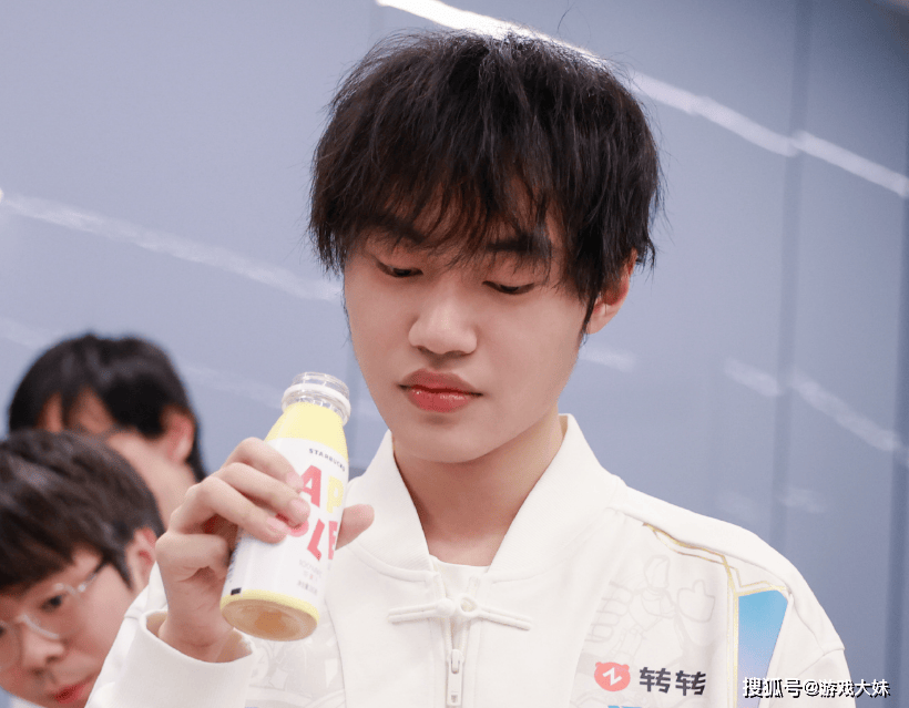 解說(shuō)米勒(lēi)說(shuō)出(chū)LPL困境，中(zhōng)单选手出(chū)现严重断档，新生代實(shí)力都很菜