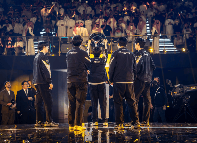 Chovy接班LOL第(dì)一人(rén)！連(lián)夺两座国际赛冠军，加(jiā)冕世界第(dì)一中單(dān)