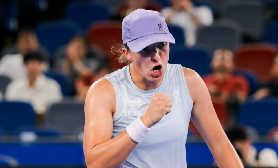 斯瓦泰尅(kè)险胜本西(xī)奇！首进武網(wǎng)八(bā)强，生涯第25次跻身1000賽(sài)八(bā)强