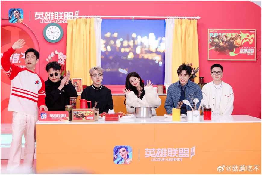 赵露思变身水晶玫瑰公主,现身LOL手游老友聚会